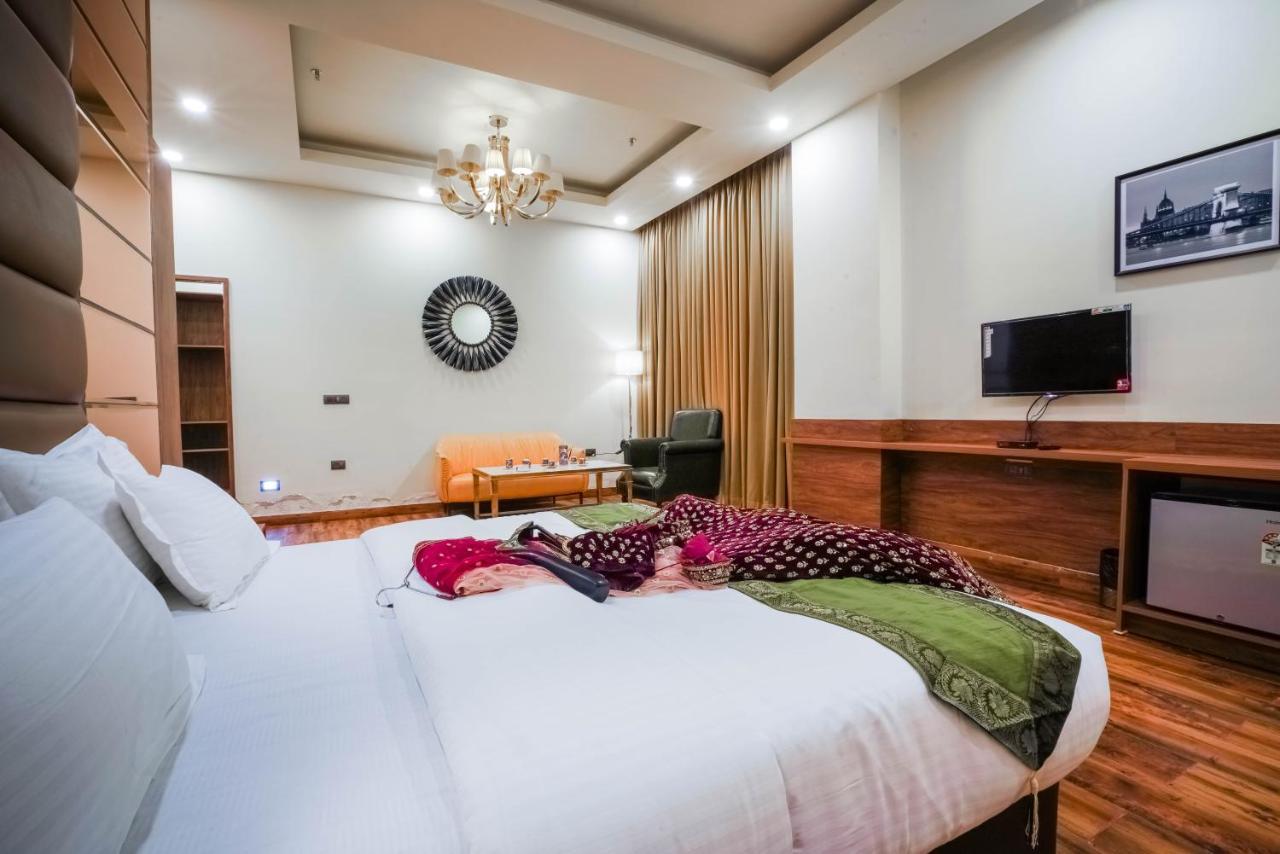 ออล เฮฟเวน โกลด์ Hotel นิวเดลี ภายนอก รูปภาพ