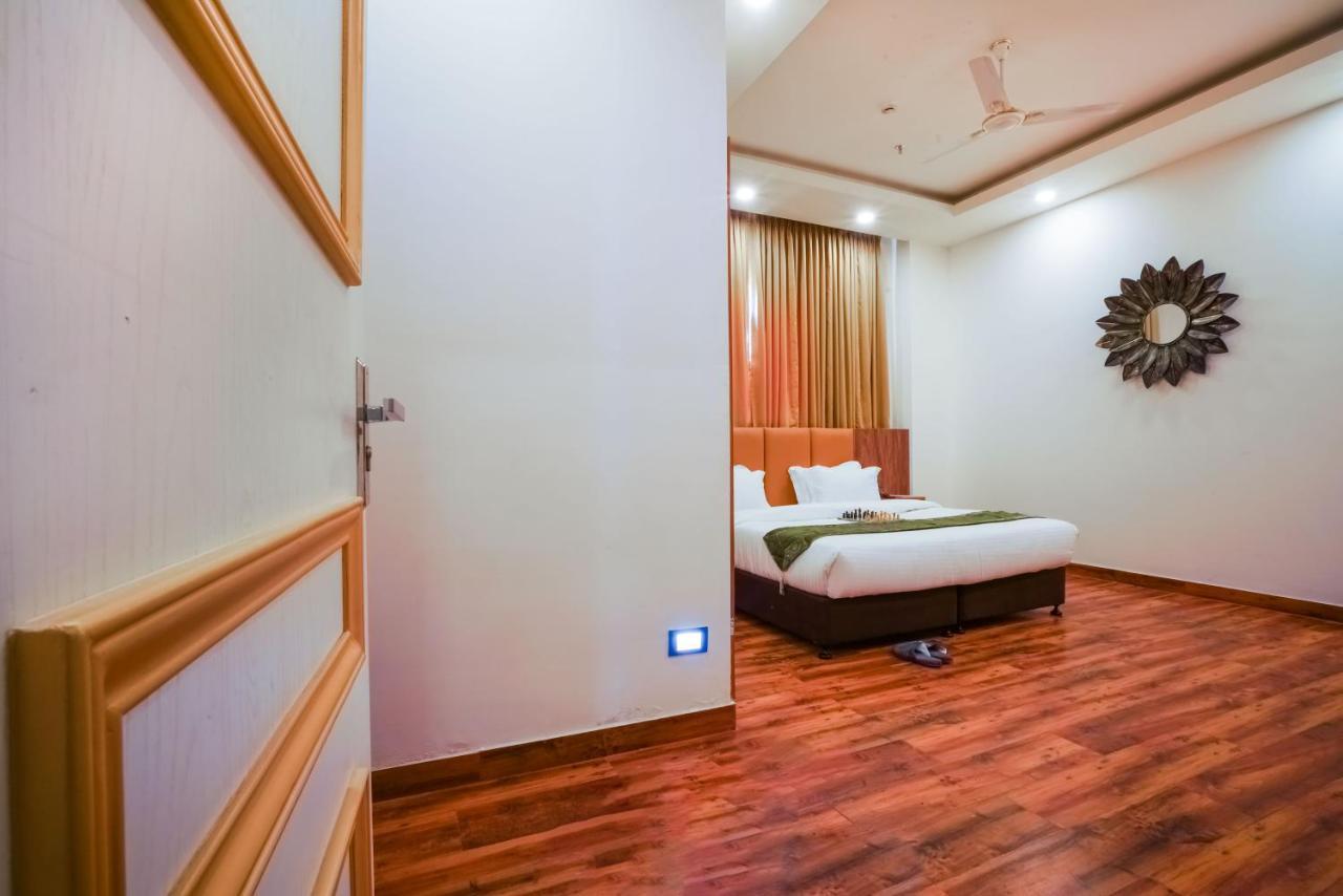 ออล เฮฟเวน โกลด์ Hotel นิวเดลี ภายนอก รูปภาพ