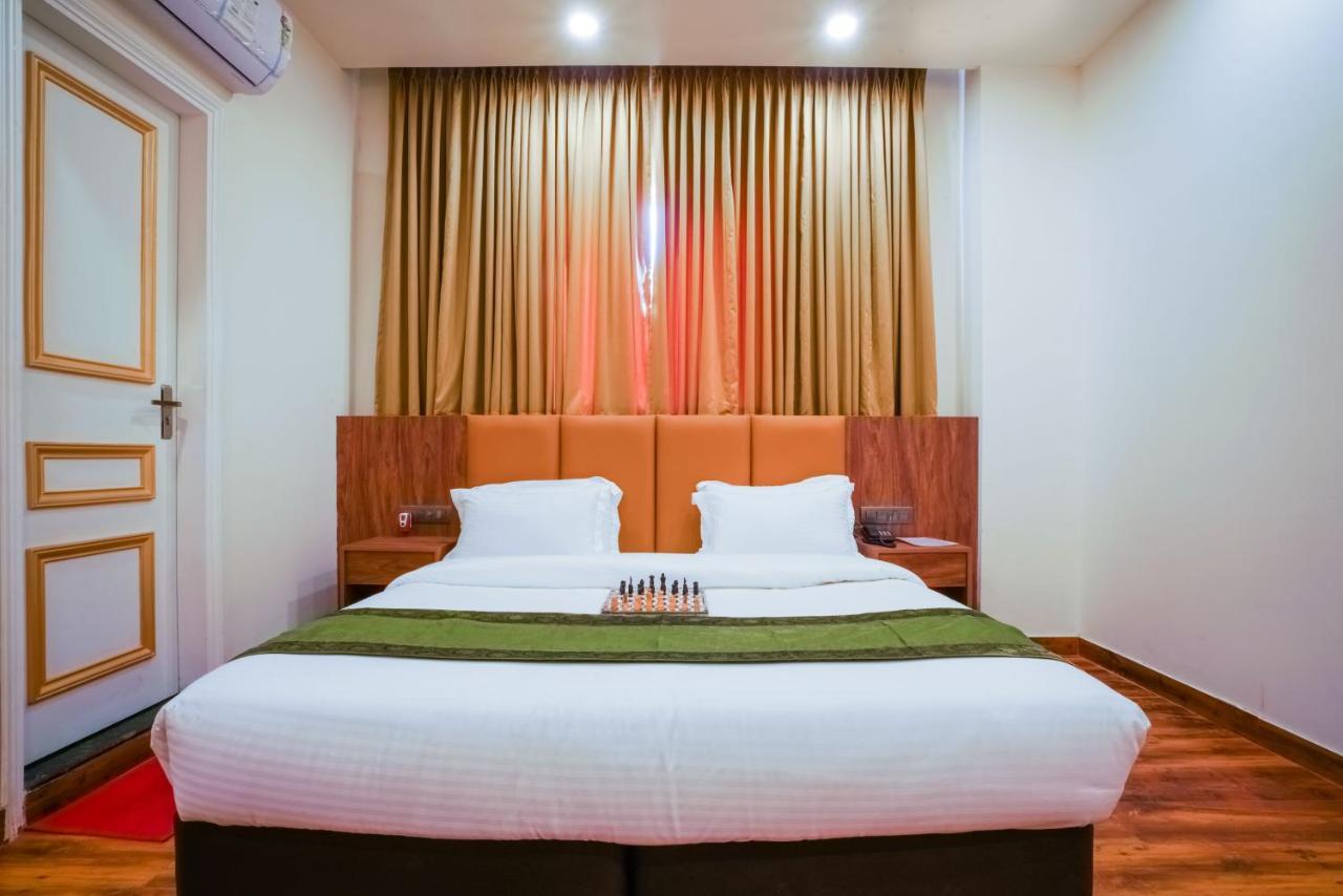 ออล เฮฟเวน โกลด์ Hotel นิวเดลี ภายนอก รูปภาพ